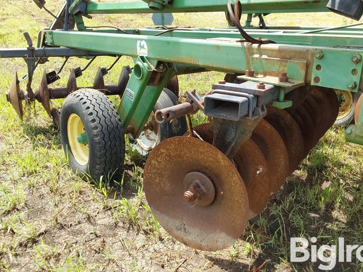 john-deere-330-image-19