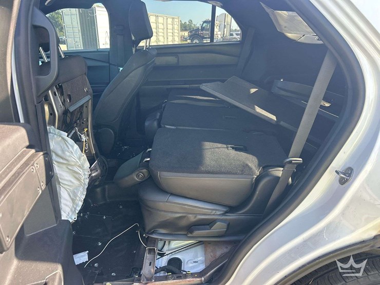 2020-ford-explorer-image-15