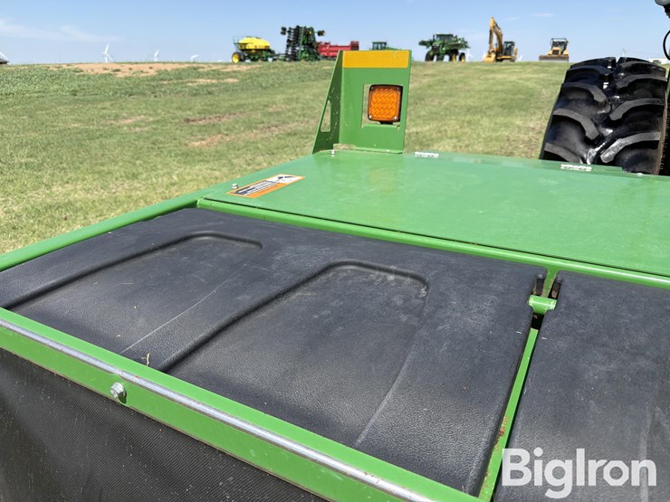 2020-john-deere-w235-image-19