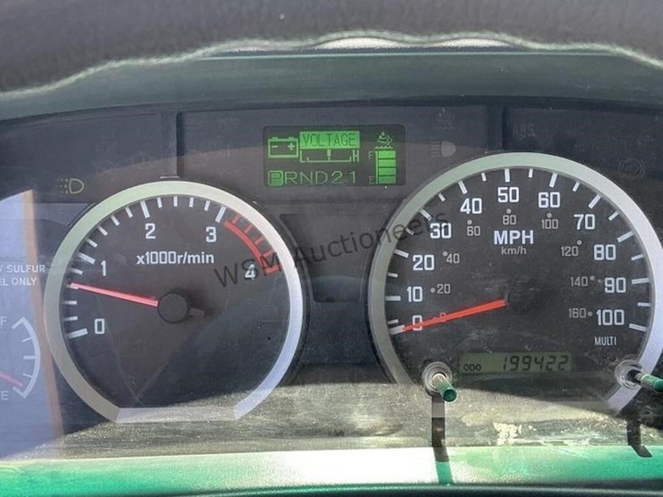 2014-isuzu-npr-image-19