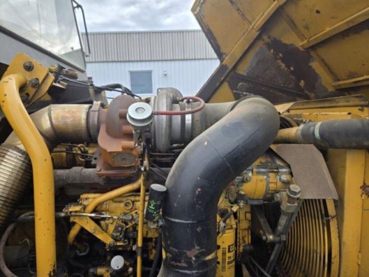 1996-caterpillar-d250e-image-57