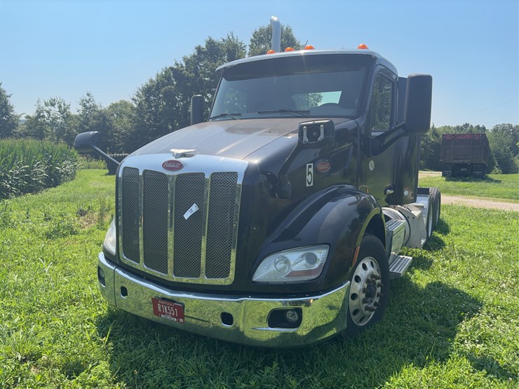 2017-peterbuilt-567-model-image-9