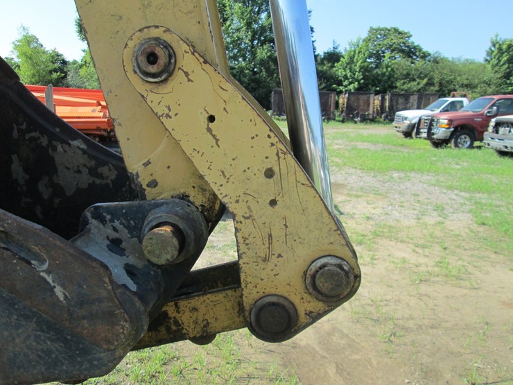 2004-caterpillar-420d-image-6