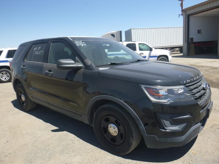 2017-ford-explorer-image-3