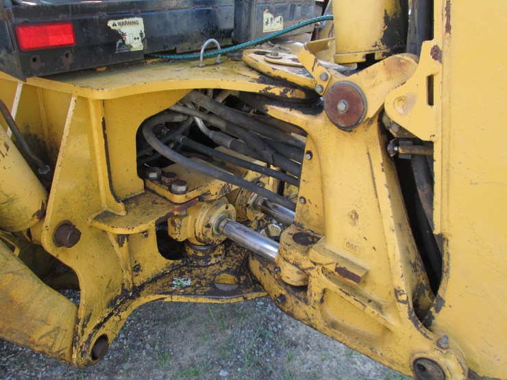 2004-caterpillar-420d-image-12