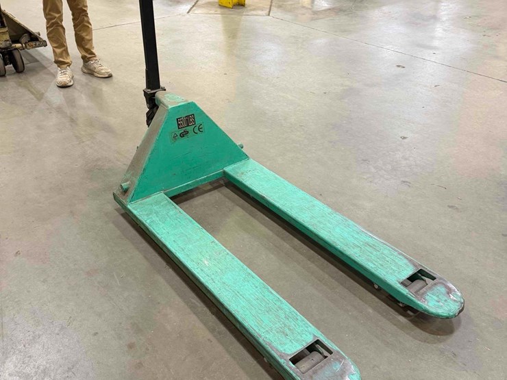 manual-pallet-jack-image-1