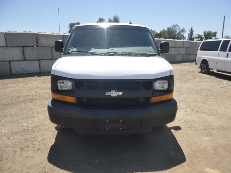 2016-chevrolet-express-3500-image-21