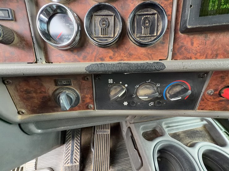 2006-kenworth-t800-image-16