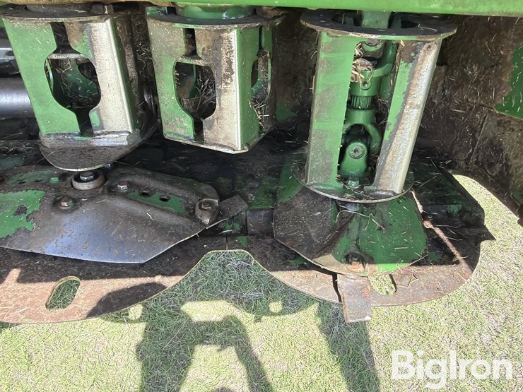 2020-john-deere-w235-image-11