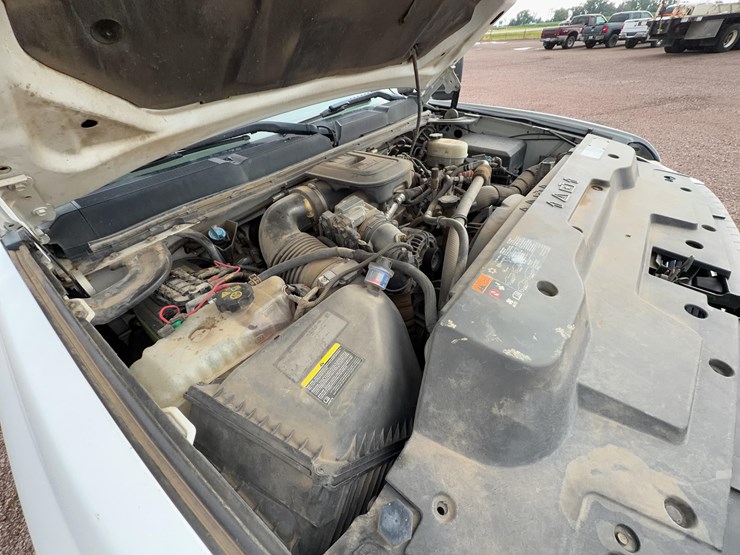 2014-chevrolet-silverado-2500-image-17