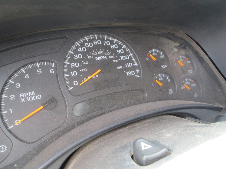 2005-gmc-2500hd-image-35