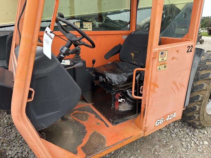 2012-jlg-g6-42a-image-13