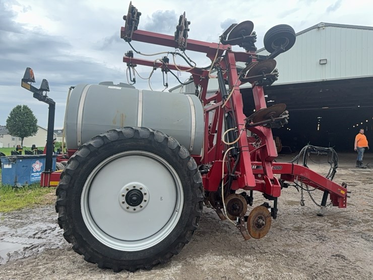 case-ih-2800-image-5