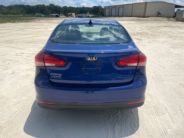 2017-kia-forte-4-door-sedan-(174,799-miles)-image-6