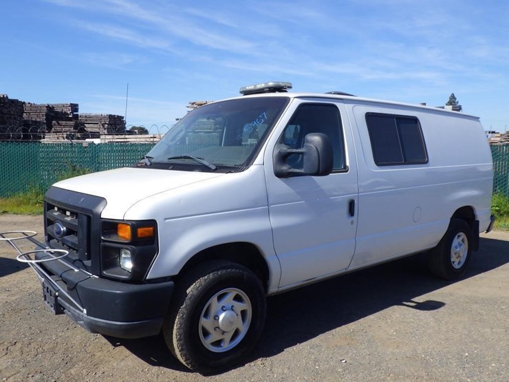 2011-ford-econoline-350-image-1