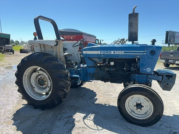 1977-ford-5600-image-5