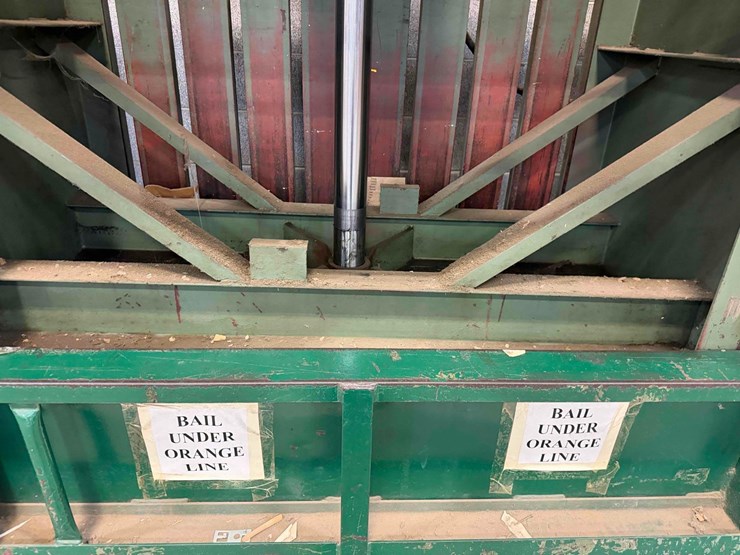 philidelphia-tramrail-2300-hd-vertical-baler-image-8