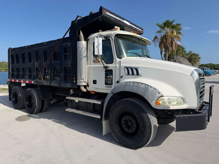 2006-mack-granite-ct713-image-3