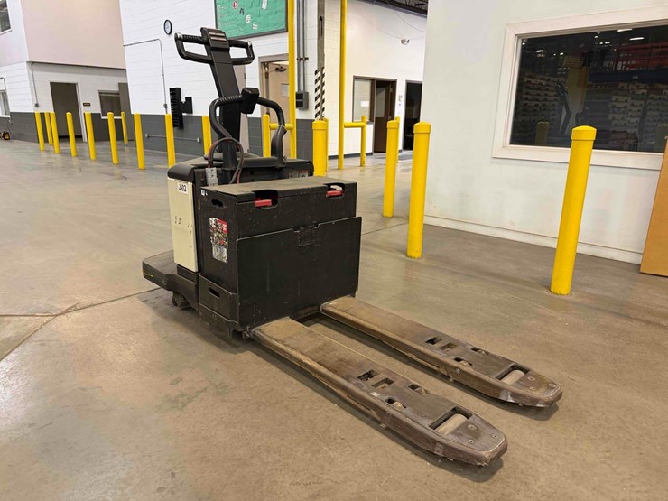 electric-pallet-jack-image-2