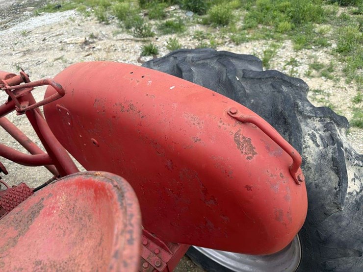 farmall-m-loader-tractor-image-25