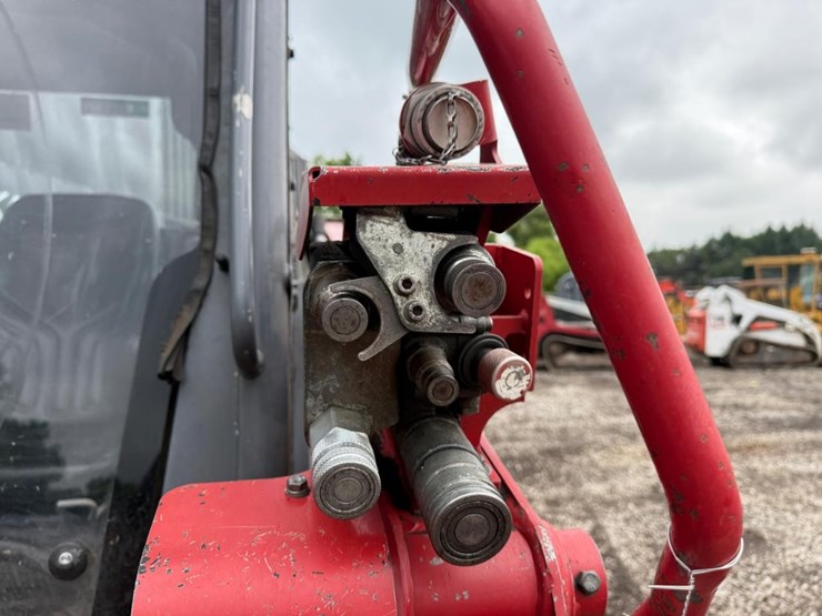 2022-takeuchi-tl12r2-image-11
