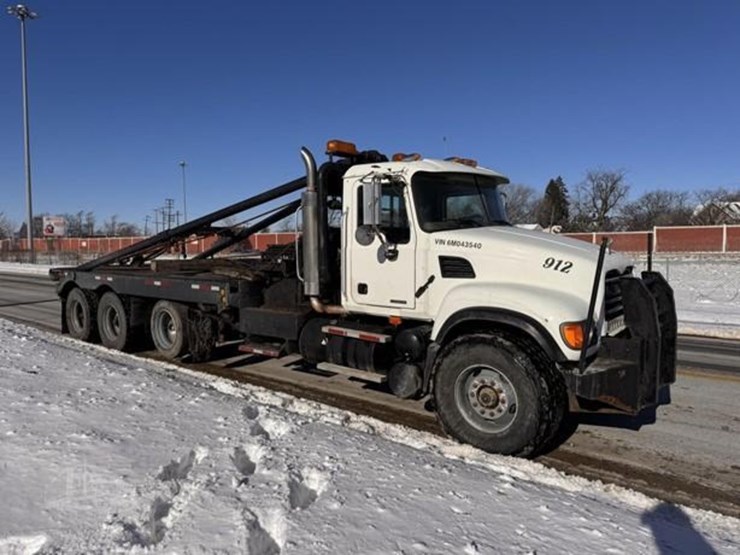 2006-mack-cv713-granite-rolloff-truck-image-2