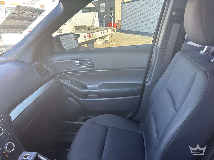 2016-ford-explorer-image-16