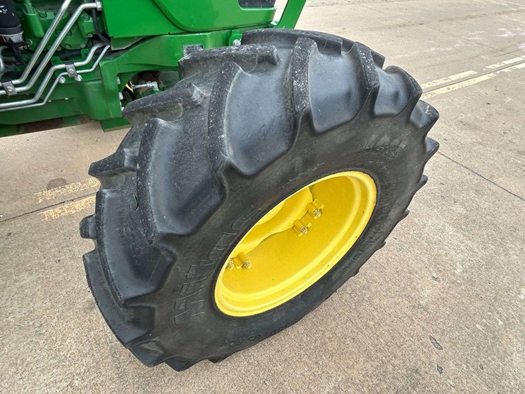 2019-john-deere-6120e-image-23
