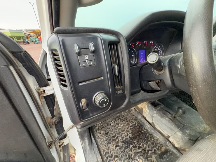 2015-chevrolet-silverado-3500-image-27
