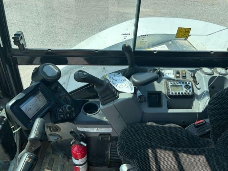 2022-bobcat-e88-image-12