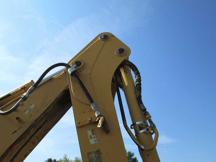 2004-caterpillar-420d-image-10