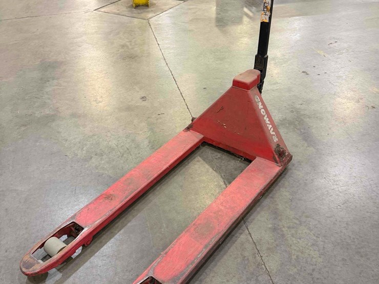 manual-pallet-jack-image-1