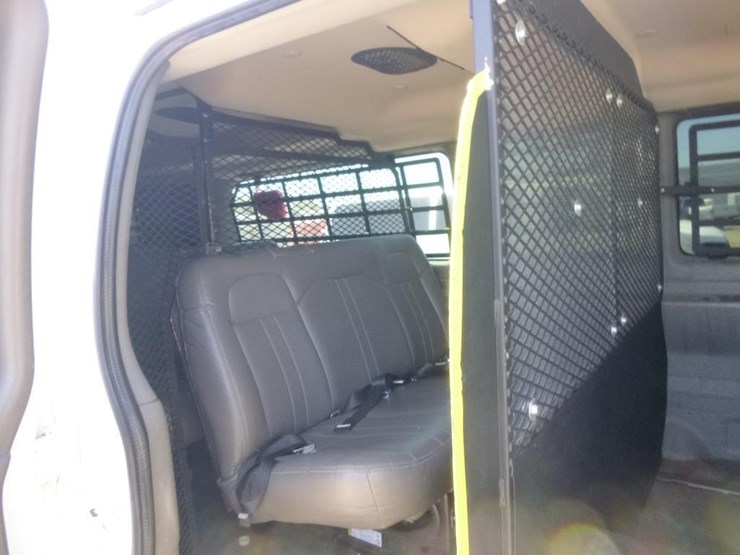 2016-chevrolet-express-3500-image-18