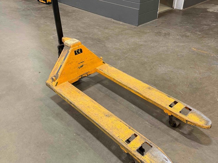manual-pallet-jack-image-3