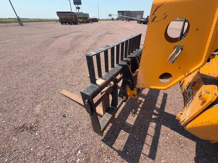 2011-jcb-510-56-image-11