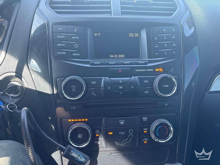 2016-ford-explorer-image-14