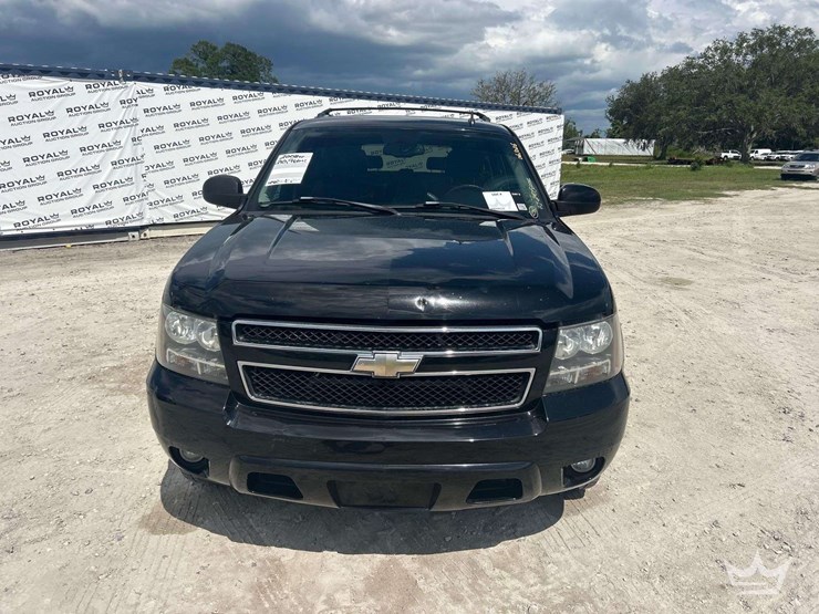 2008-chevrolet-suburban-image-22