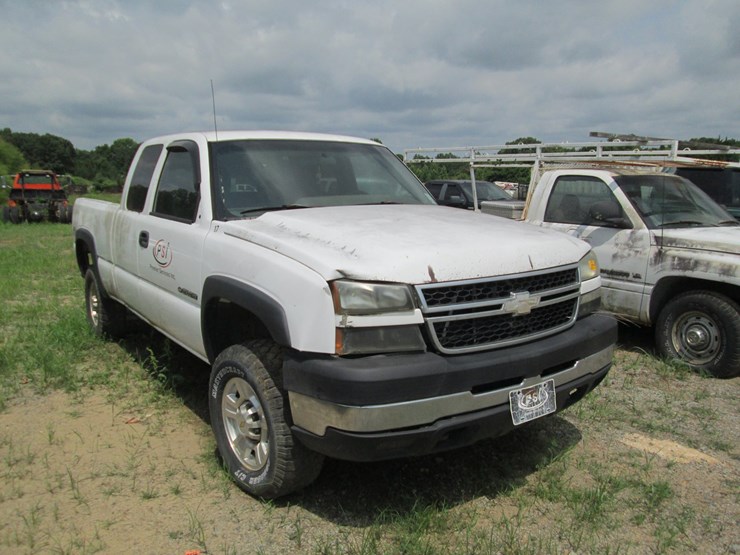 2007-chevrolet-2500hd-image-2