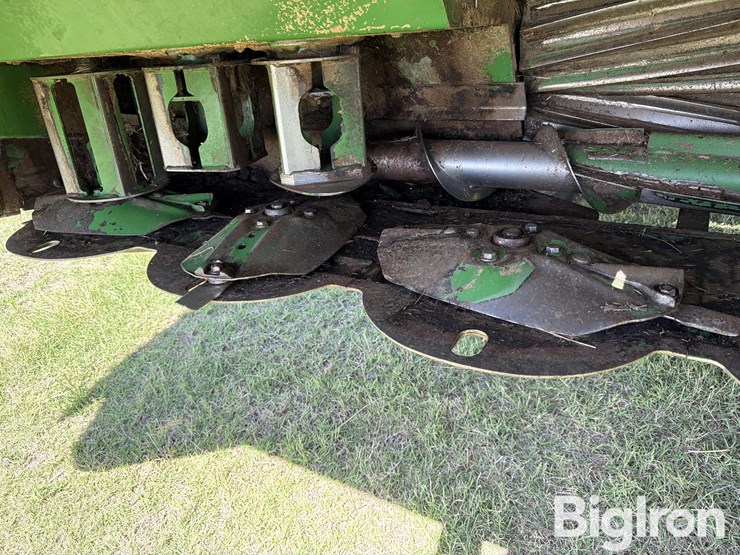 2020-john-deere-w235-image-17