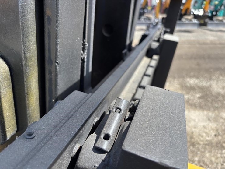 caterpillar-v80e-image-12