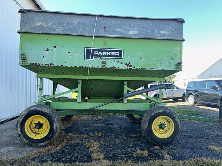parker-gravity-wagon-w/-john-deere-gear-image-3