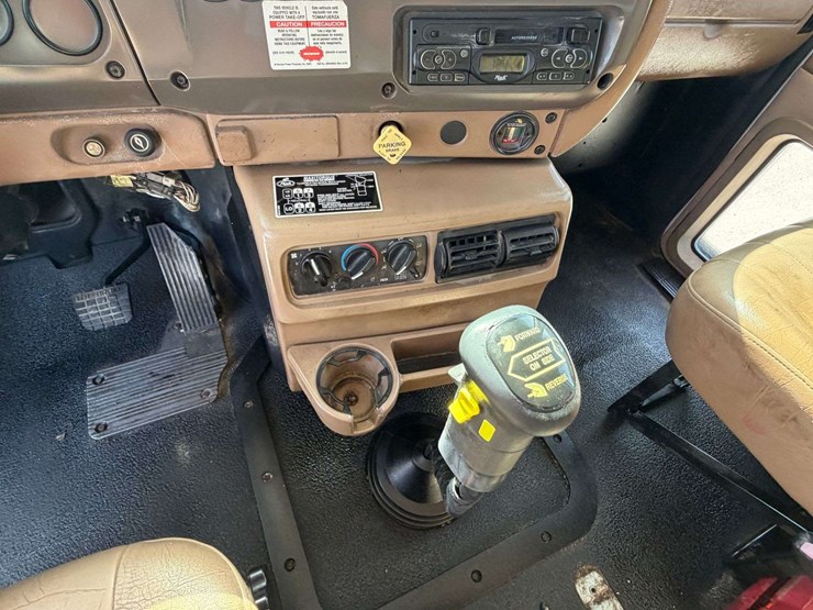 2006-mack-granite-ct713-image-32