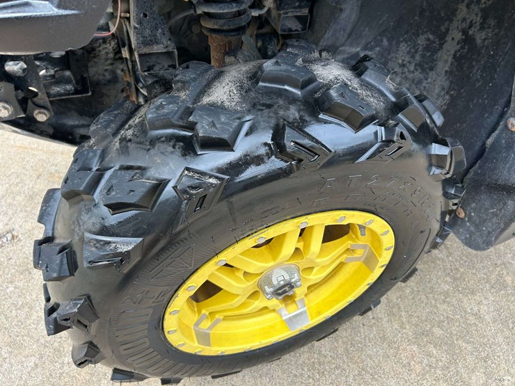 2019-john-deere-gator-image-14