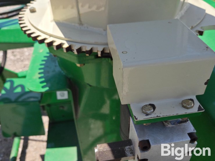 farm-king-960-snowblower-image-16
