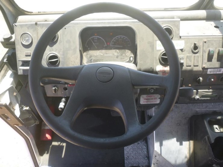 2012-freightliner-mt55-image-15