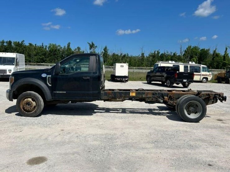 2016-ford-f550-xl-image-12