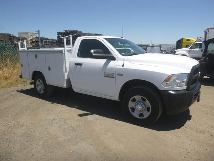 2018-dodge-2500-image-2