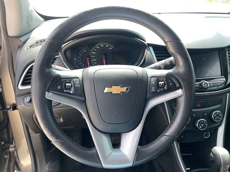 2021-chevrolet-trax-4-door-mpv-(169,929-miles)-image-12