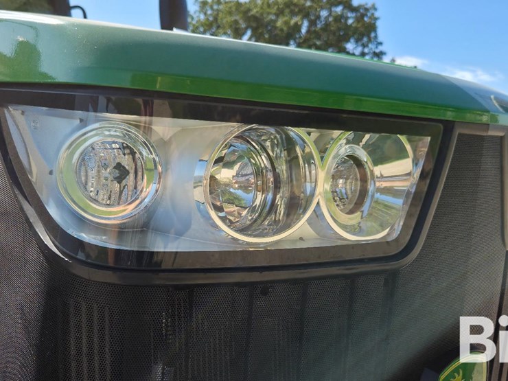 2013-john-deere-8235r-image-15