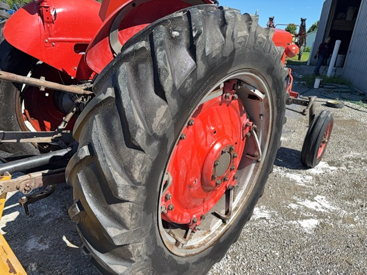 massey-ferguson-65-image-12